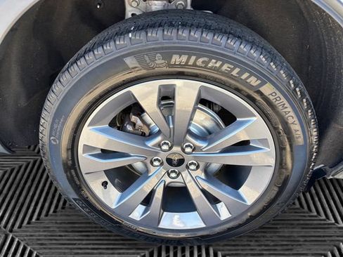 Used 2023 Ford Explorer XLT w/ Equipment Group 202A AWD/4WD image 14