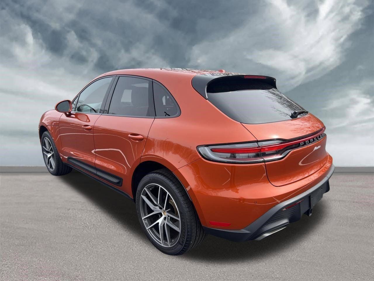 Used 2024 Porsche Macan AWD/4WD image 3