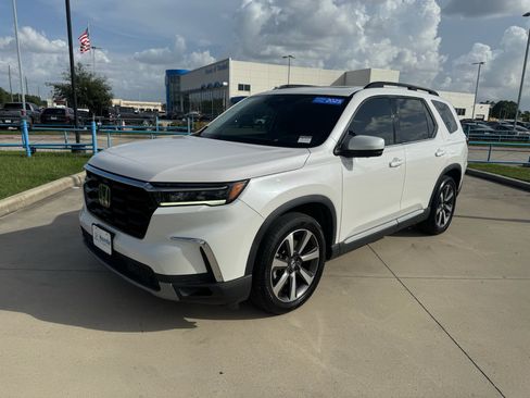 Certified 2025 Honda Pilot Elite image 4