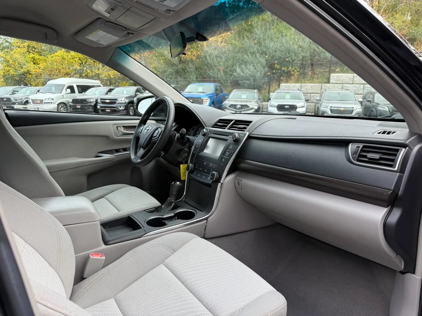 Used 2015 Toyota Camry LE FWD image 12