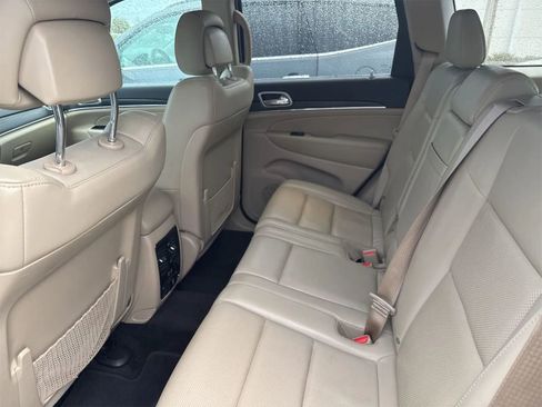 Used 2019 Jeep Grand Cherokee Limited w/ Luxury Group II image 9