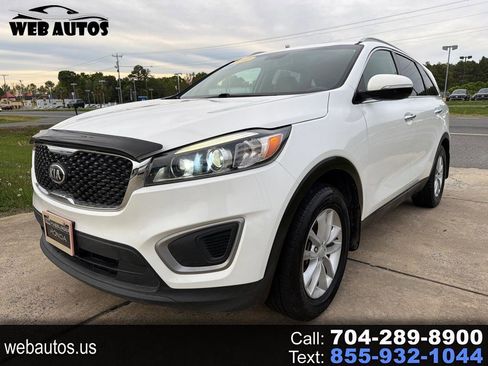Used 2017 Kia Sorento LX w/ LX Convenience Package image 1