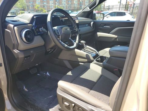 Used 2024 Chevrolet Colorado ZR2 w/ Technology Package AWD/4WD image 19