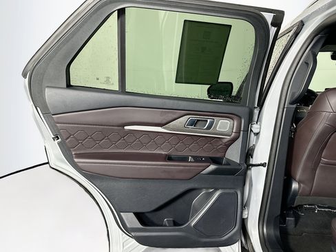 Used 2025 Ford Explorer Platinum w/ LUX Leather Package AWD/4WD image 28