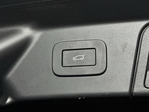 Used 2025 Land Rover Range Rover Velar Dynamic SE AWD/4WD image 35
