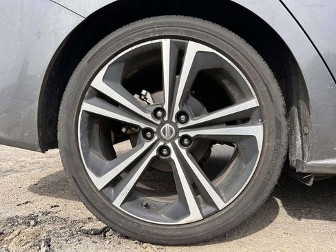 Used 2023 Nissan Sentra SR w/ SR Premium Package FWD image 6
