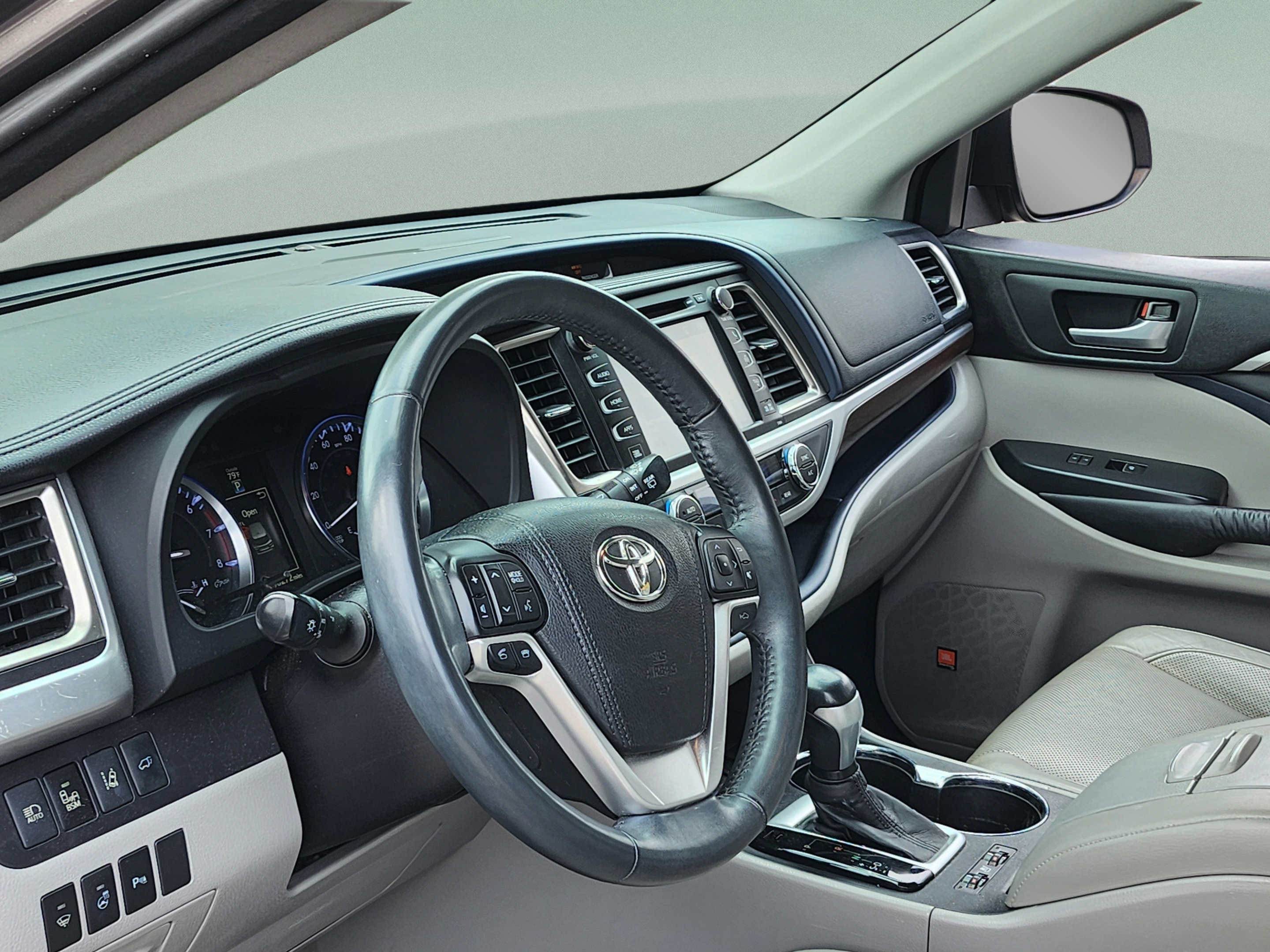 Used 2015 Toyota Highlander Limited Platinum FWD image 8