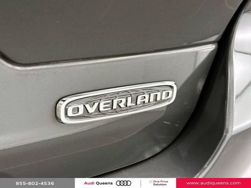 Used 2023 Jeep Grand Cherokee Overland w/ Luxury Tech Group IV AWD/4WD image 10