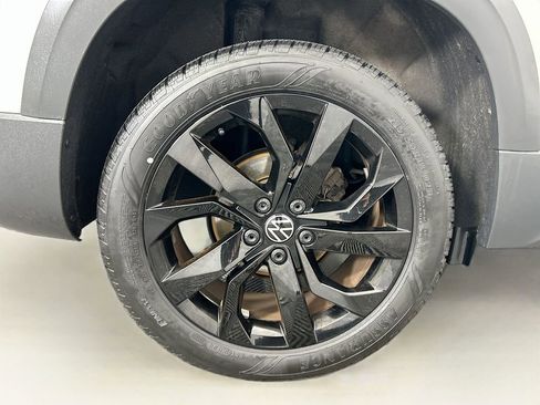 Used 2022 Volkswagen Taos SEL image 32