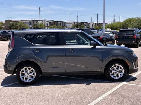 Used 2024 Kia Soul LX w/ Option Group 015 FWD image 7