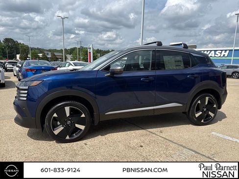 New 2025 Nissan Kicks SR image 4