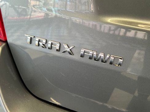 Used 2019 Chevrolet Trax LT w/ LT Convenience Package AWD/4WD image 11