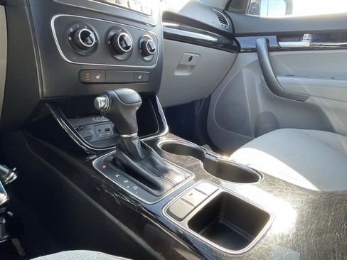 Used 2014 Kia Sorento LX image 31