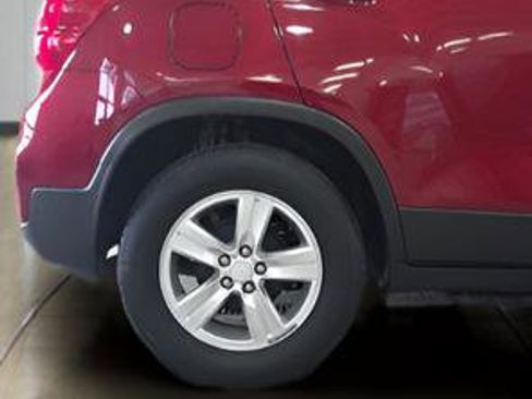 Used 2019 Chevrolet Trax LT w/ LT Convenience Package FWD image 31