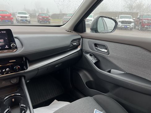 Used 2022 Nissan Rogue SV image 15