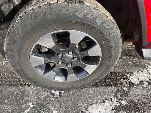 Used 2018 Jeep Wrangler Unlimited Sahara w/ Dual Top Group image 13