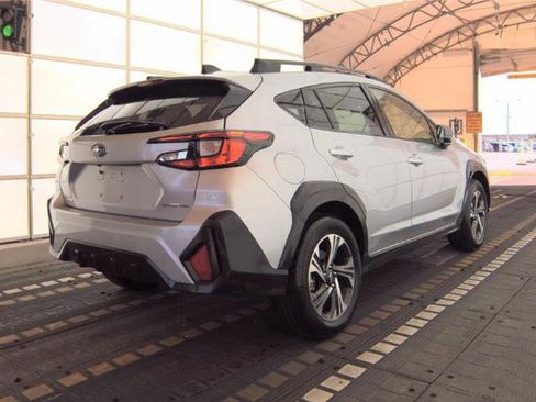 Used 2025 Subaru Crosstrek 2.0i Premium image 3