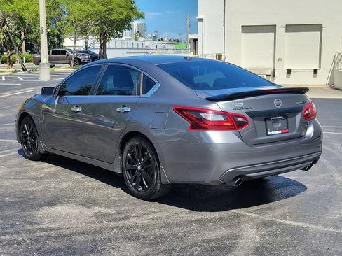 Certified 2018 Nissan Altima 2.5 SR w/ SR Midnight Edition FWD image 10