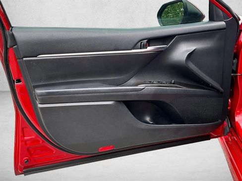 Used 2022 Toyota Camry SE FWD image 17