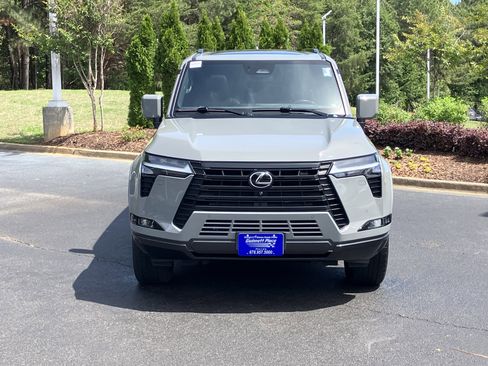 Used 2024 Lexus GX 550 w/ Accessory Package (2T) AWD/4WD image 3