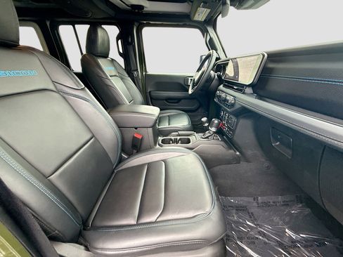 Used 2024 Jeep Wrangler Unlimited Rubicon 4xe image 30