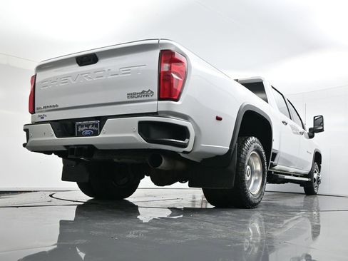 Used 2021 Chevrolet Silverado 3500 High Country image 50