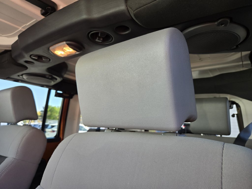 Used 2010 Jeep Wrangler Unlimited Rubicon AWD/4WD image 16