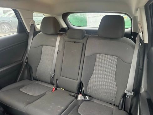 Used 2023 Kia Sportage LX image 9