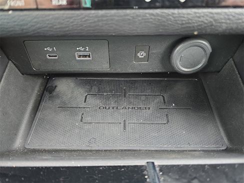 Used 2024 Mitsubishi Outlander SE image 19