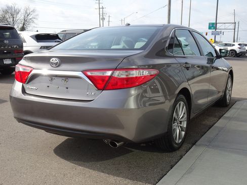 Used 2016 Toyota Camry XLE w/ Moonroof Package image 5