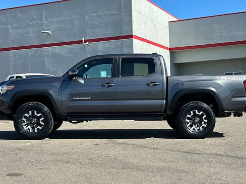Used 2019 Toyota Tacoma TRD Off-Road w/ Technology Package image 9