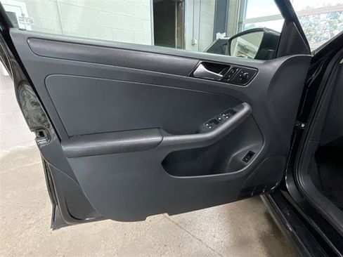 Used 2016 Volkswagen Jetta S FWD image 10