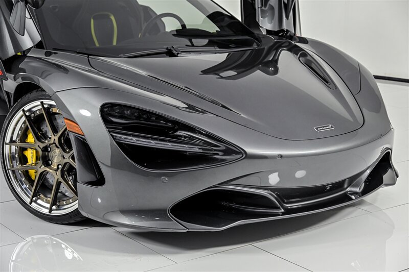 Used 2022 McLaren 720S Spider RWD image 3
