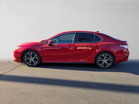 Used 2020 Toyota Camry SE FWD image 6