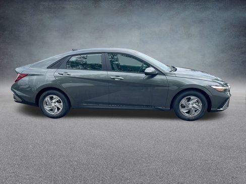 Certified 2025 Hyundai Elantra SE FWD image 34