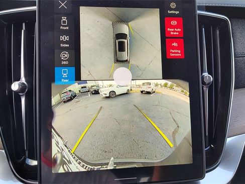 New 2026 Volvo XC90 B6 Plus w/ Protection Package Premier image 21