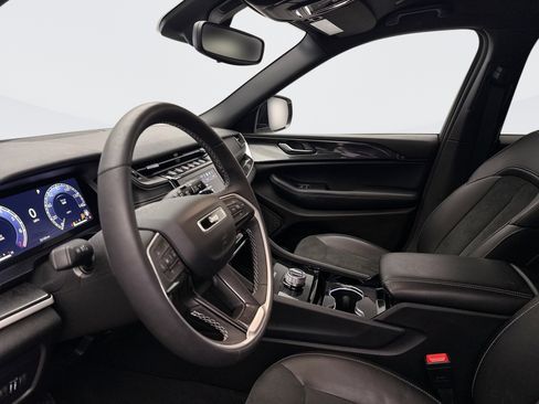 Used 2023 Jeep Grand Cherokee Altitude image 9