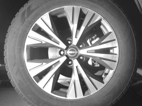 Used 2023 Nissan Rogue SV image 13