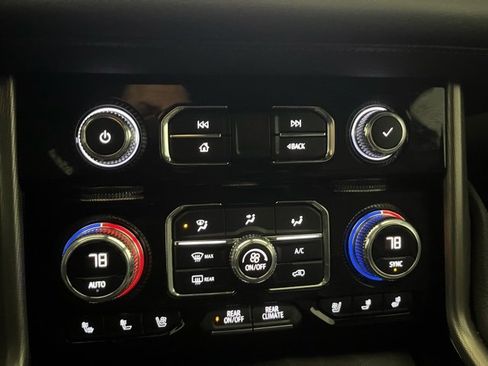 Used 2021 GMC Yukon Denali w/ Denali Premium Package image 17