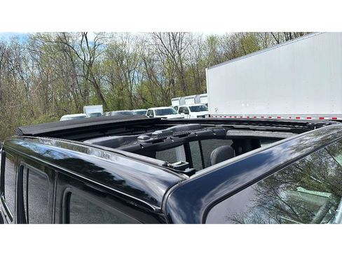 Used 2025 Jeep Wrangler Sahara w/ Safety Group image 13