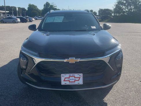 Used 2025 Chevrolet Trax LT w/ LT Convenience Package FWD image 10