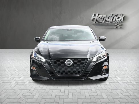Used 2022 Nissan Altima 2.5 SR w/ Midnight Edition Package FWD image 3