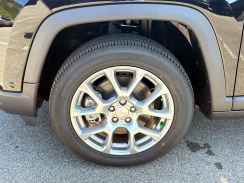 New 2024 Jeep Compass Latitude w/ Sun and Sound Group image 11