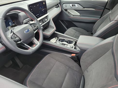 Certified 2025 Ford Explorer ST AWD/4WD image 3