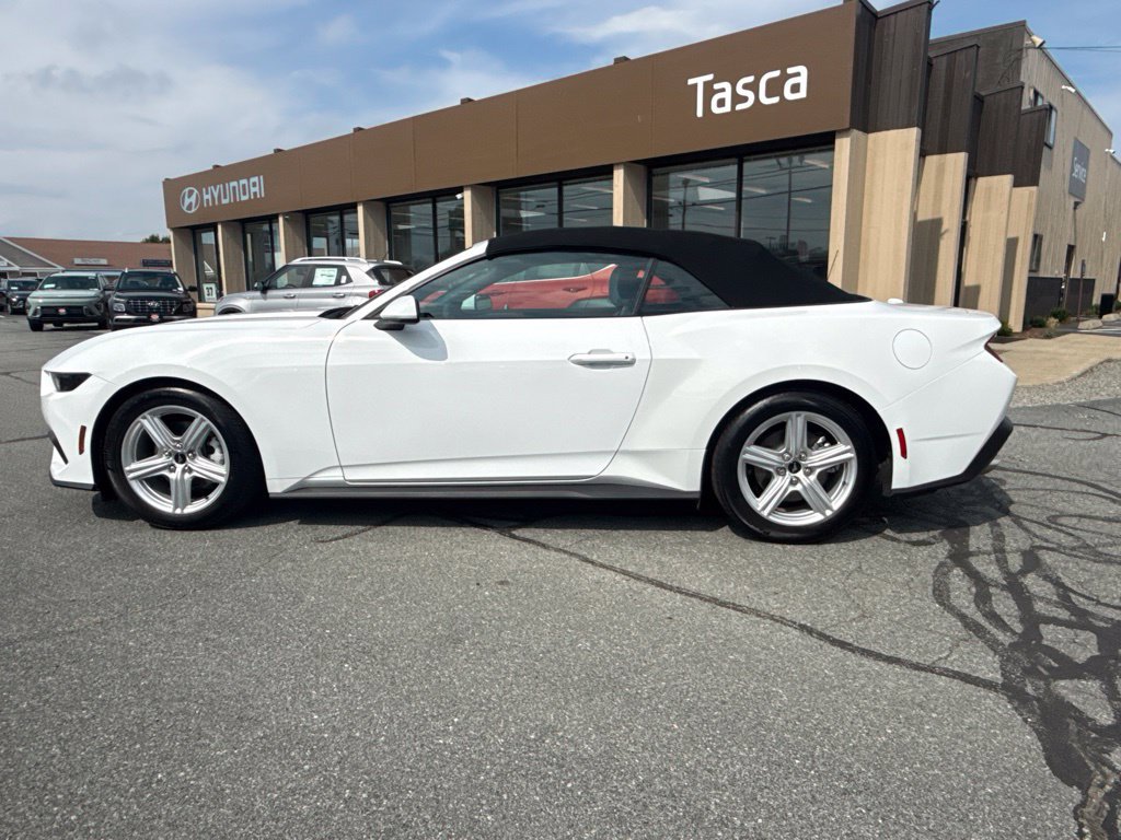 Used 2026 Ford Mustang Premium RWD image 8