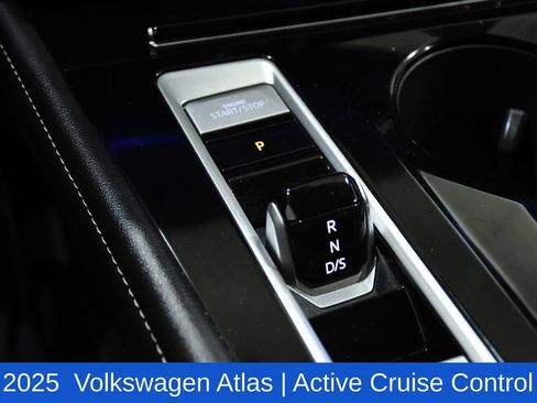 Used 2025 Volkswagen Atlas SEL AWD/4WD image 24