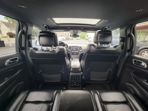 Used 2018 Jeep Grand Cherokee Limited AWD/4WD image 12