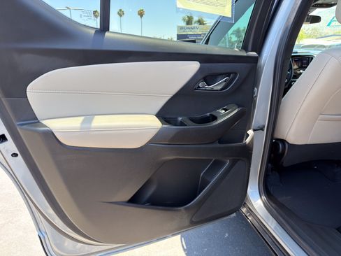 Used 2023 Chevrolet Traverse LS FWD image 19
