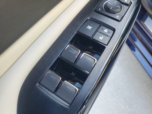 Used 2025 Lexus ES 350 w/ Premium Package image 24