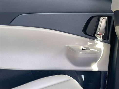 New 2026 Kia Carnival EX image 16